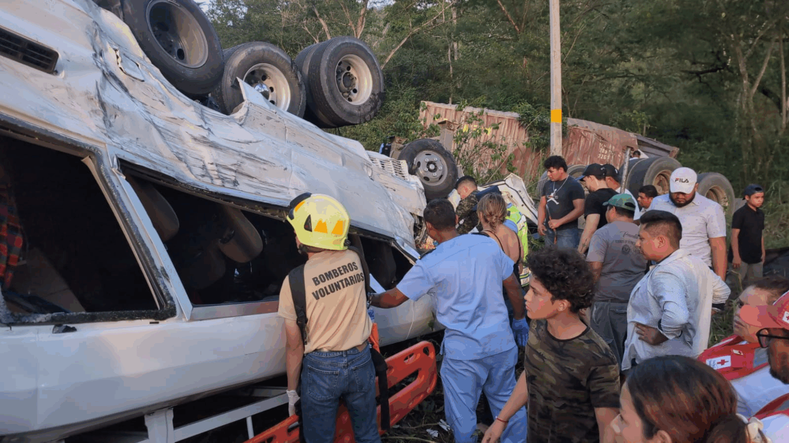 Trágico accidente en Santa Bárbara deja ocho muertos y más de 20 ...